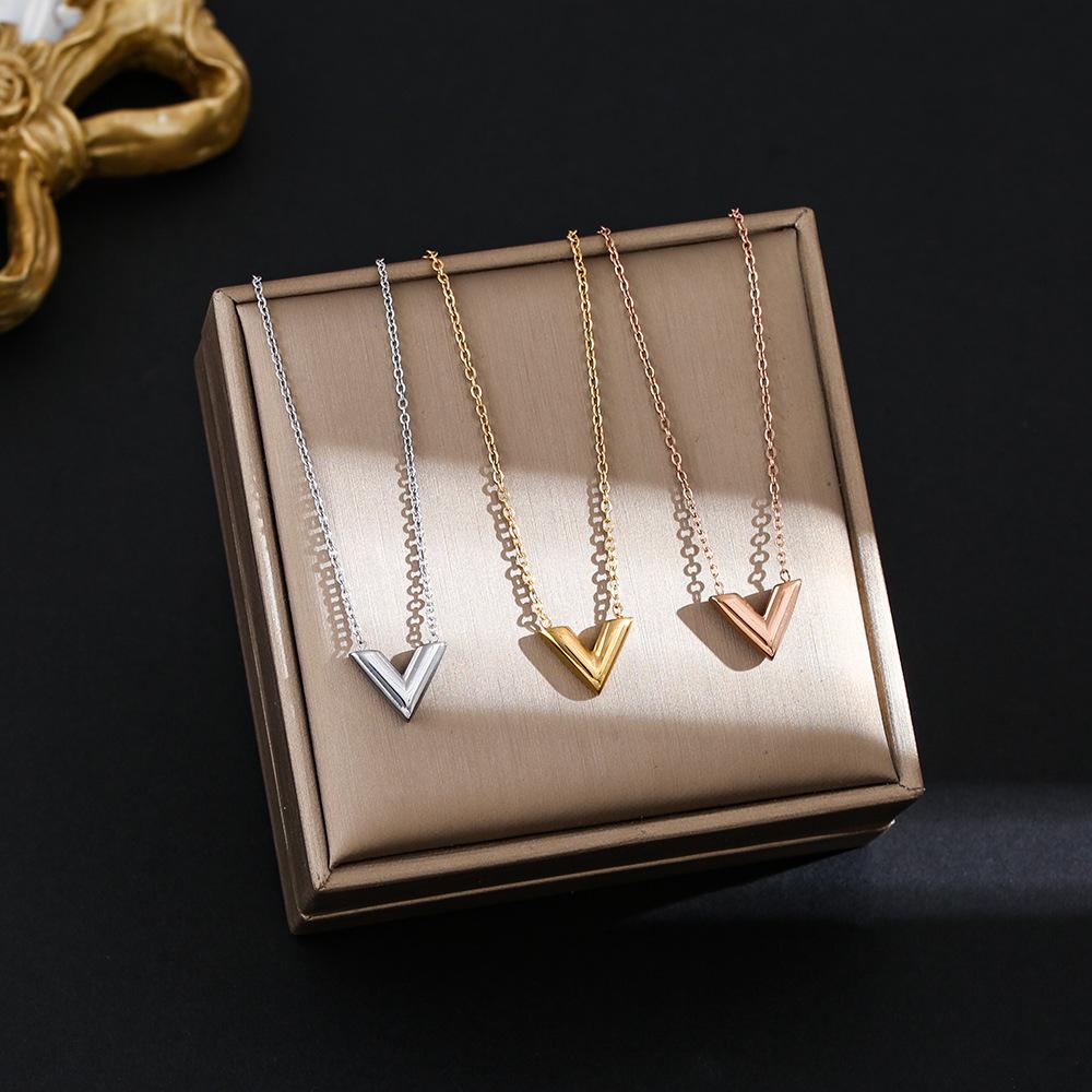 Collana di Lusso in Acciaio al Titanio Quadrifoglio – Elegante, Durevole, Catena Clavicola che non Sbiadisce per Donna