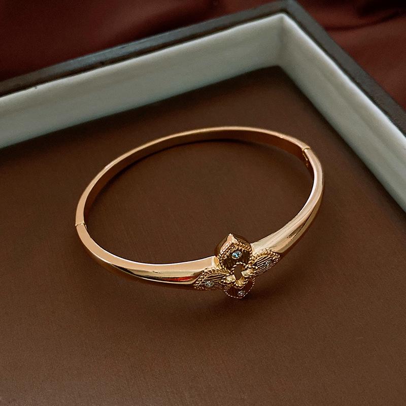 

18k Gold-Plated Zircon Flower Bracelet - Vintage, Luxurious Design for Women