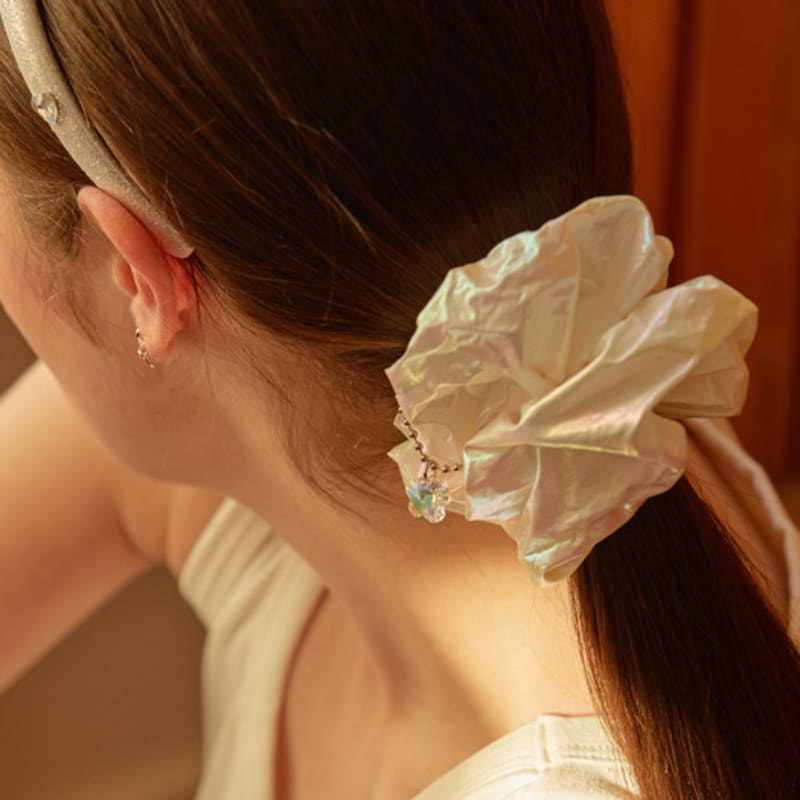 L’OMBRILLANT Fleur Pendant Scrunchie (3COL)