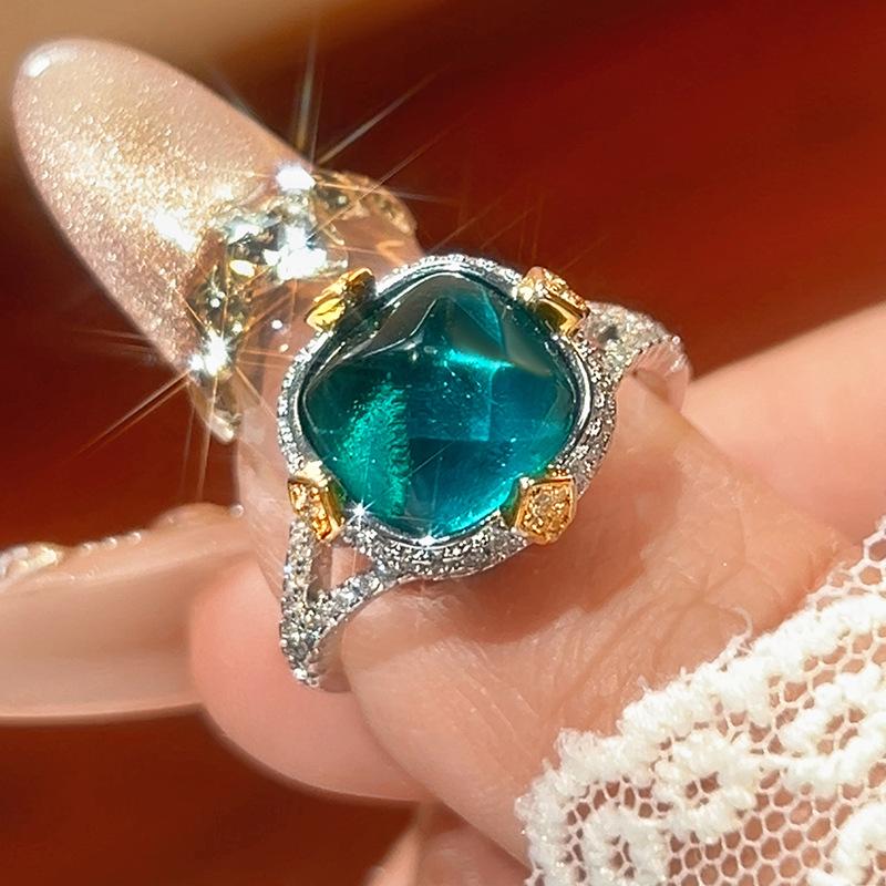 

Ретро Кольцо Открытое Женское Инкрустированное Рубином Высококлассная Легкая Роскошь