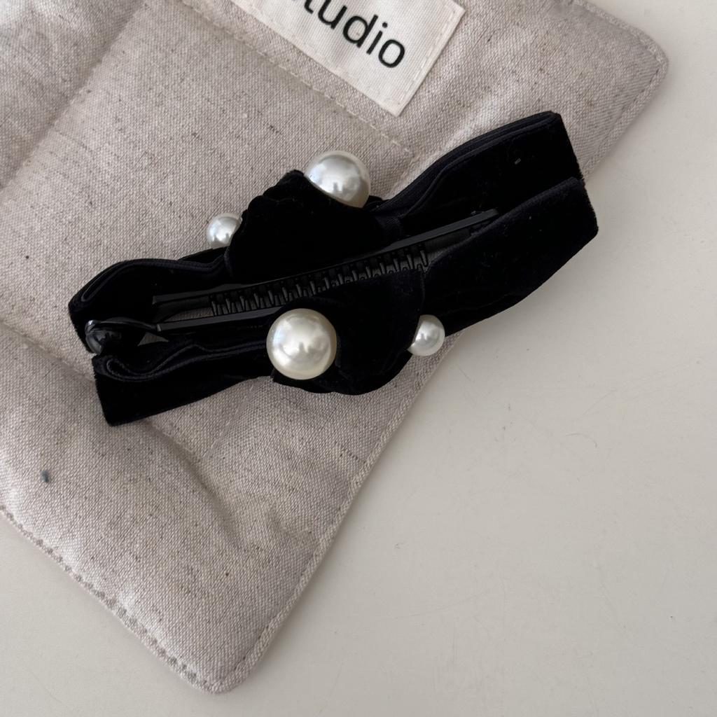 French Retro Velvet Pearl Bow Banana Clip Autumn and Winter Elegant and Stylish Hair Accessory