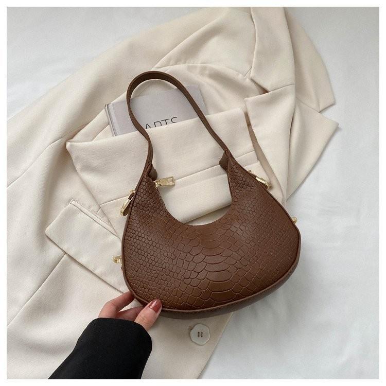 Elegant 2023 Summer New Women's Handheld Underarm Bag Chic Vintage Style Soft Pu Material