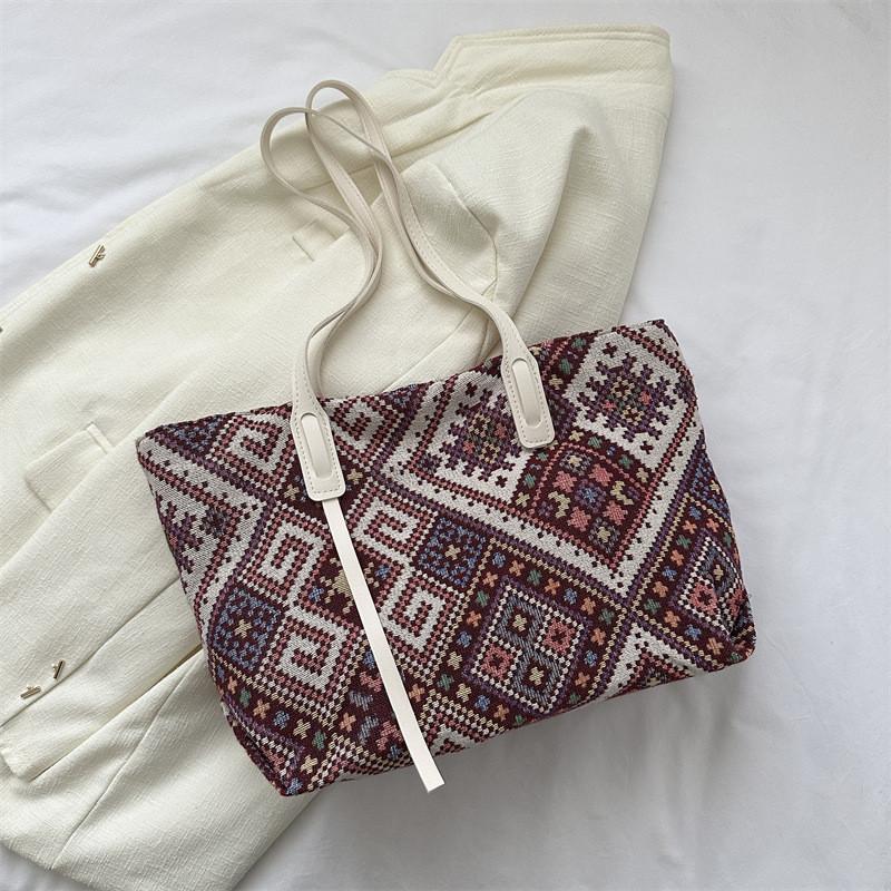 

Modern Canvas Tote Bag For Women With Zipper Closure And Soft Structure червоний