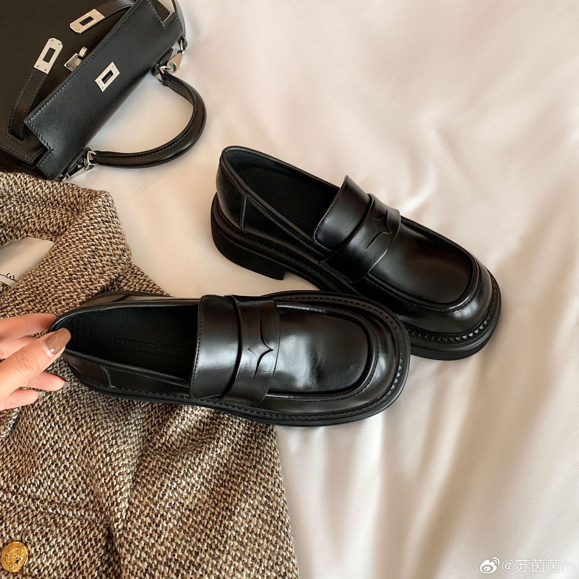 У Су Иньинь такой же британский стиль ретро полированный цвет круглый носок толстая подошва толстый каблук и лоферы для женщин 34 3980₽