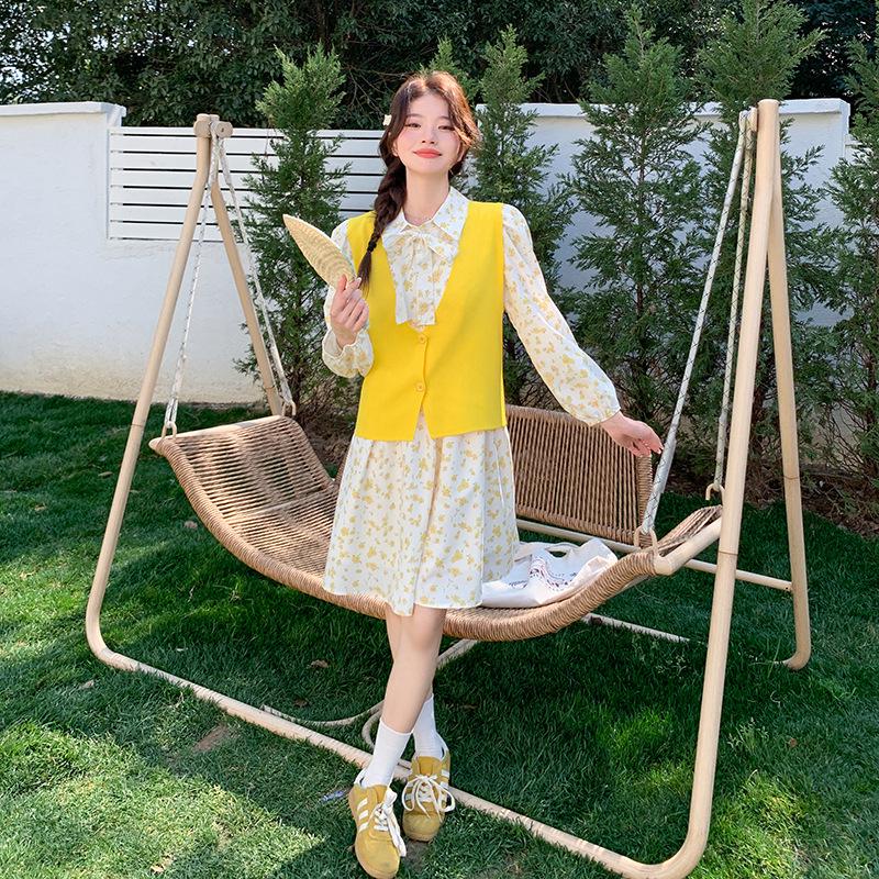 

Весенняя мода 2025 года, цветочный комплект-двойка: Жилет класса люкс и платье миди XZ139 M (95-105 jin)