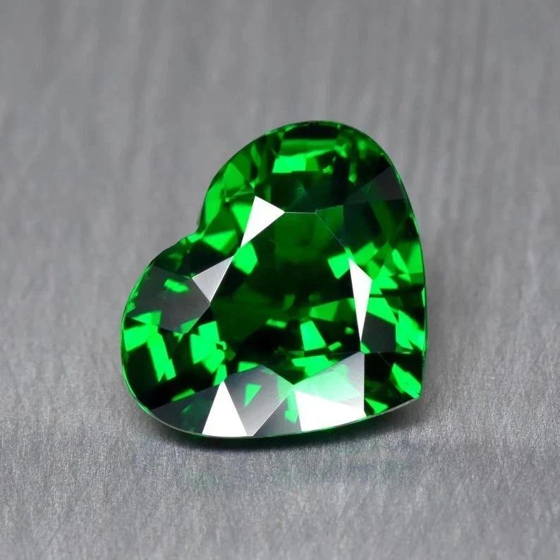 Natural Colombian 10 Ct Green Emerald Heart Cut Certified Loose Gemstone
