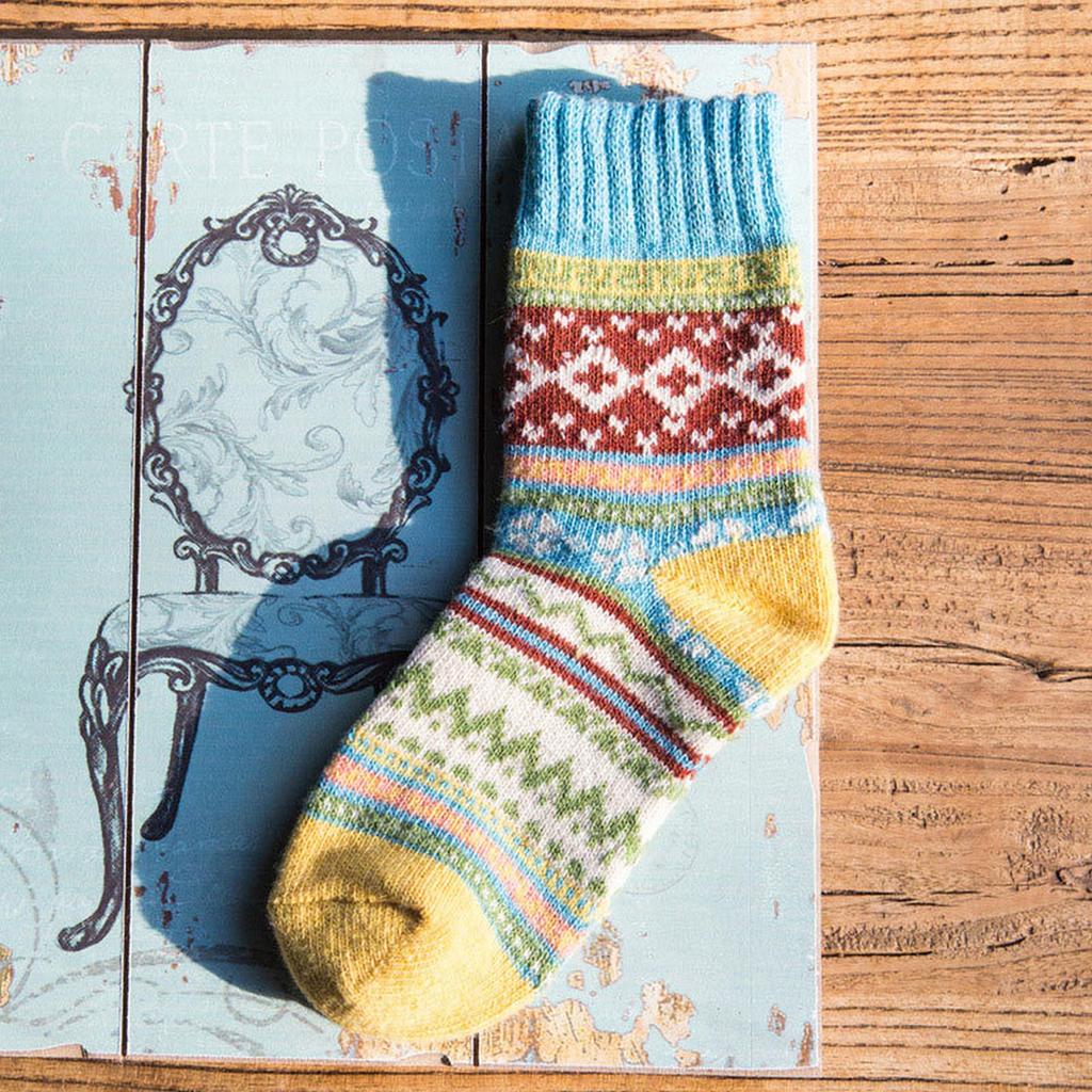 Women's Warm Thick Knit Retro Pattern Socks – Mid Calf Cozy Cotton Socks for Winter