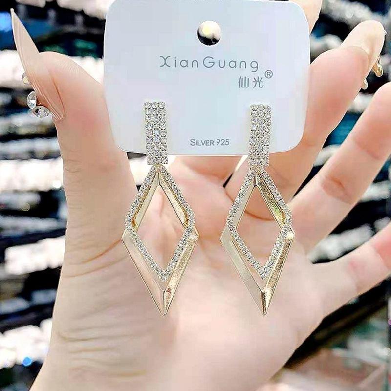 Fashion Geometric Bow Flower Pearl Earrings Women'S Premium Versatile Small Fragrant Wind Earrings