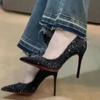 Neue schwarze Dameneinzelpumps mit roter Sohle für 2024, koreanische Version mit leichtem Ausschnitt und Stiletto-High Heels, langes Stehen ist nicht ermüdend, Arbeitsschu