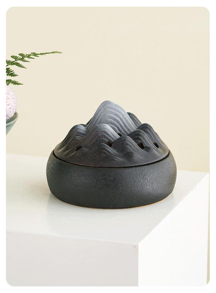 Sandalwood Ceramic Incense Burner with Lid, Fireproof for Household Use - Coarse Pottery Ornament for Indoor Incense Burning.