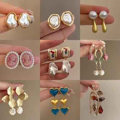 Silver Needle Retro Pearl Flower Earrings - French Niche Fashion, Elegant Light Luxury Studs for Women