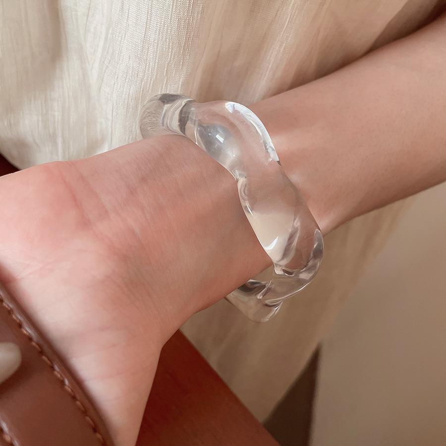 European & American Cross-border Halo Resin Wood Bracelet: Exaggerated, Luxurious High-end Round Bangle for Women.