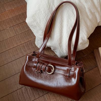 Eine modische und lässige neue vielseitige Umhängetasche für Pendler und eine Retro-Ölwachs-Leder-Achseltasche