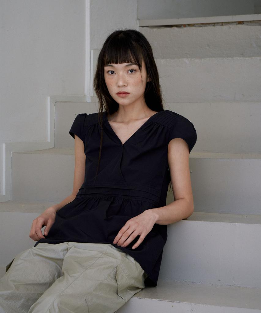OURO Puff Pin Tuck Blouse [ Navy ]