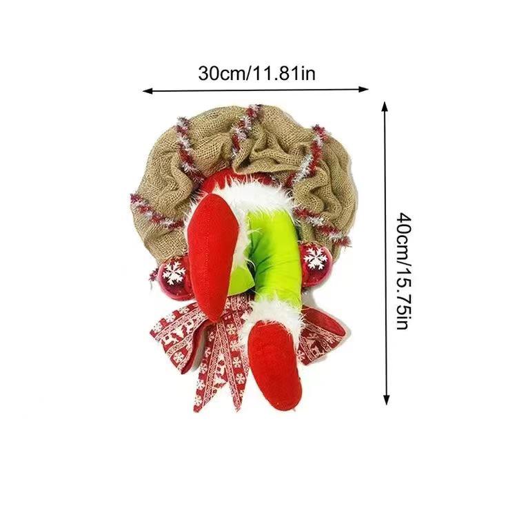 

Christmas Thief Pendant Wreath: DIY Holiday Decoration Prop