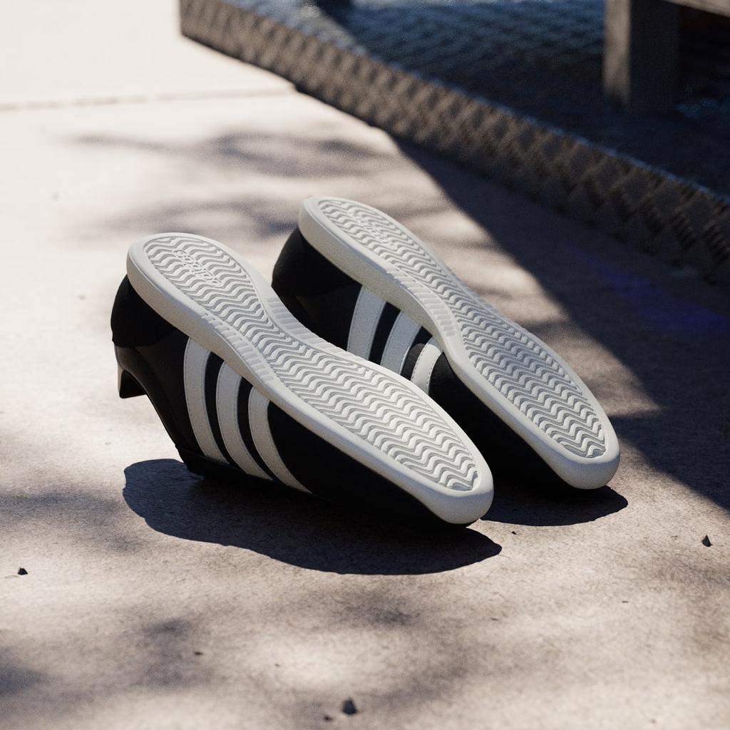 adidas BARREDA LO HQ7382 Unisex Sportswear Sneakers Core Black / Core White / Off White