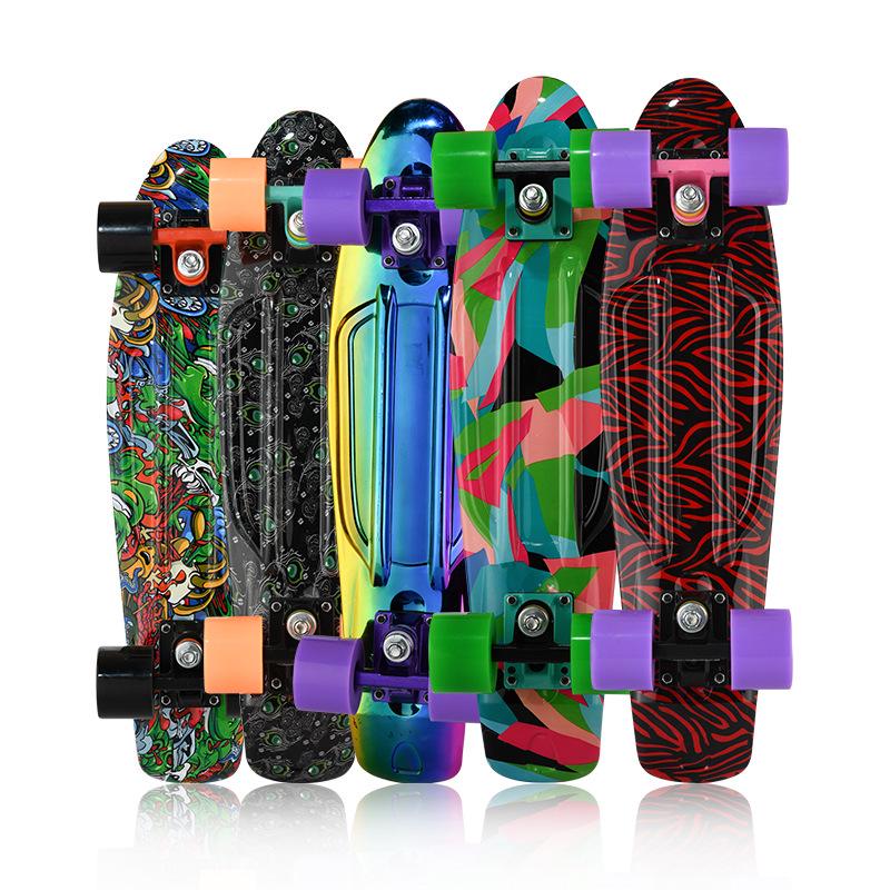 22" einfarbiges Kunststoff-Kinder-Skateboard - Anfänger Teenager 4-Rad Street Style Single Kick Board