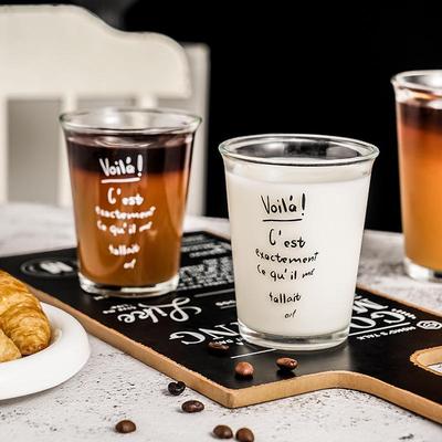 Transparenter Glasbecher mit gerolltem Rand – Stilvoll für Kaffee, Kaltgetränke oder Milchtee