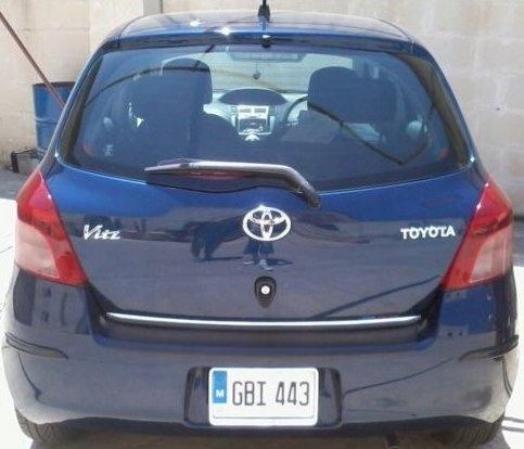 CHROME STRIP ON THE HOOD - TOYOTA YARIS II 05