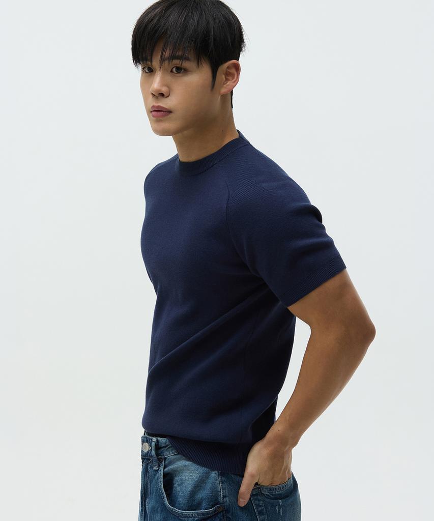 Michikoleondeonseupocheu Saddle Round Muscle Fit Knit Navy