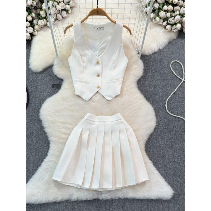 Internet Celebrity Vest Waistcoat Pleated Skirt Suit Metal Buckle