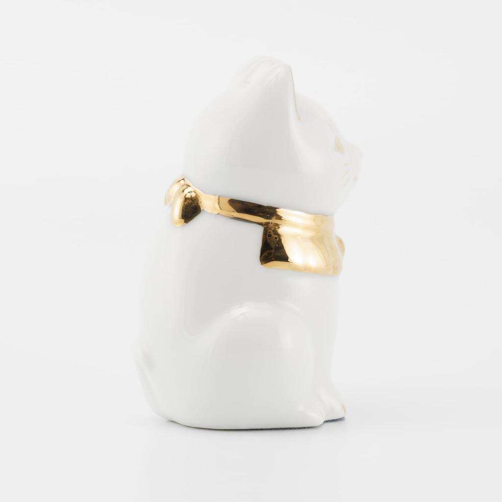 Seto ware white with left paw held in approximately 5cm in diameter and 9cm in mini good luck made in Maneki-neko (beckoning cat) figurine, gold,