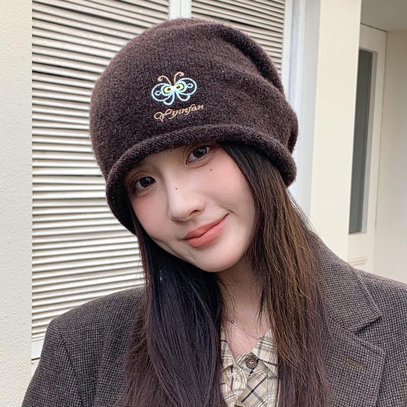 

Новая вышитая бабочками холодная шапка в корейском стиле, ветрозащитная и теплая шапка для женщин, универсальная шапка-бини, подчеркивающая лицо, маленькая сумка, головная шапка One Size