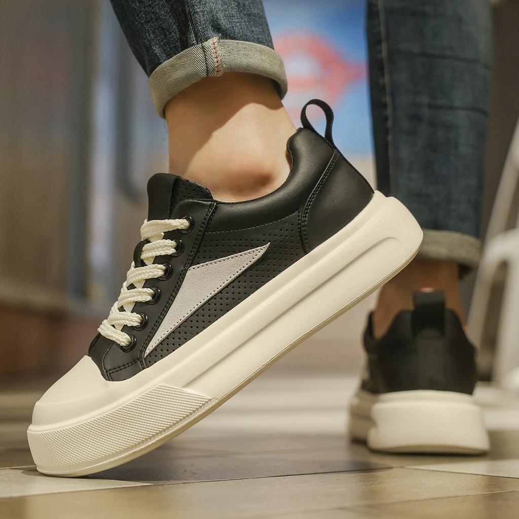 Men Breathable Casual Board Shoes Lightweight Lace Up Low Top Sneakers Soft Sole Fashion Shoes for Daily Walking Street Wear