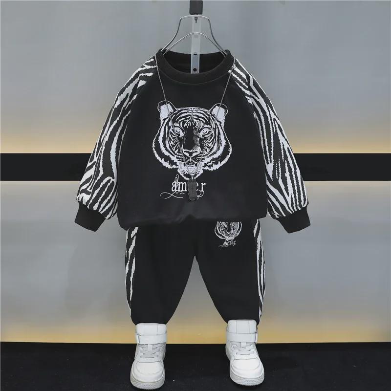 Boys' 2023 Winter Velvet Track Suit: Stylish Stitching Round Neck Sweatshirt and Sweatpants Set for Kids
