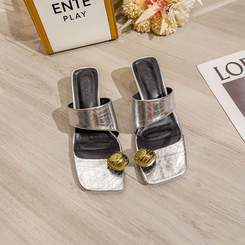 

French metal buckle cover toe pinch high heel slippers women s summer wear silver high heels thin heel square head one-word slippers 34 серебряный