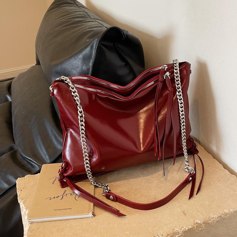 Casual Large-capacity Bag Women's New Fashion Versatile Chain Messenger Bag Commuter Shoulder Tote Bag