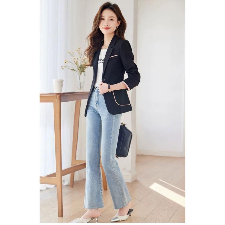 Sophisticated Women's Blazer for A Chic and Professional Look