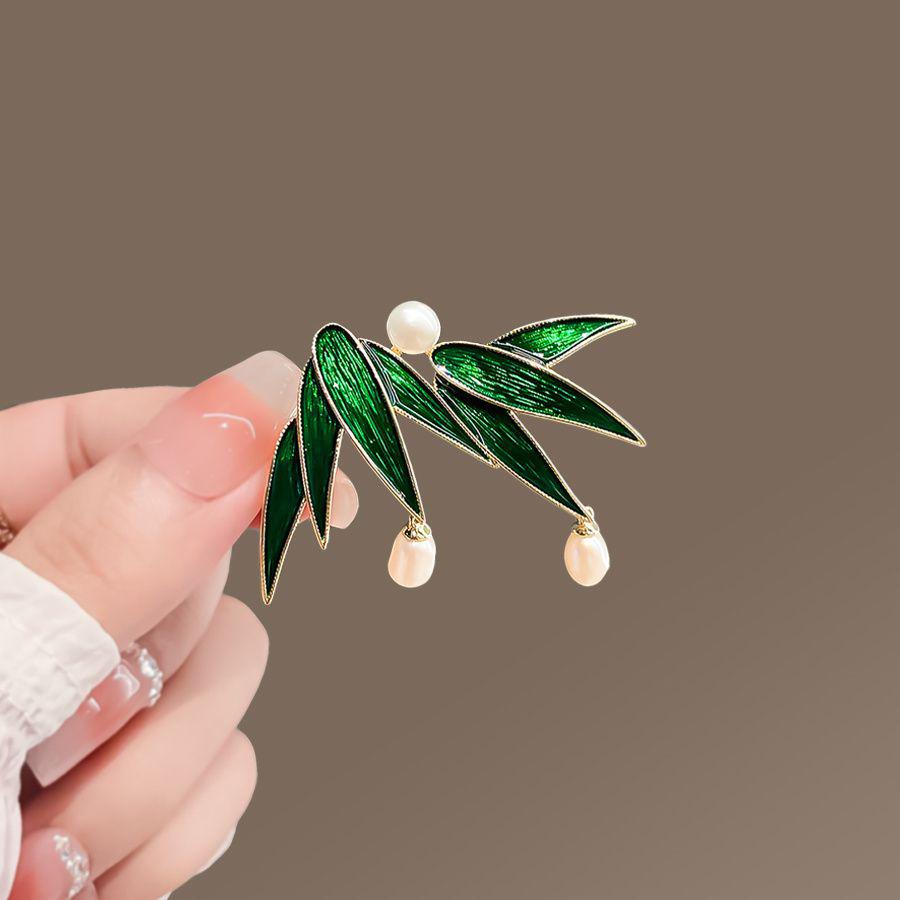 Sunward Growth Sunflower Brooch: Elegant Women's Corsage Pin for College Entrance Suits