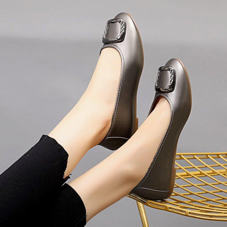 

Spring and Autumn new egg roll shoes women s shallow mouth soft sole round head non-slip large size flat women s single shoes 41