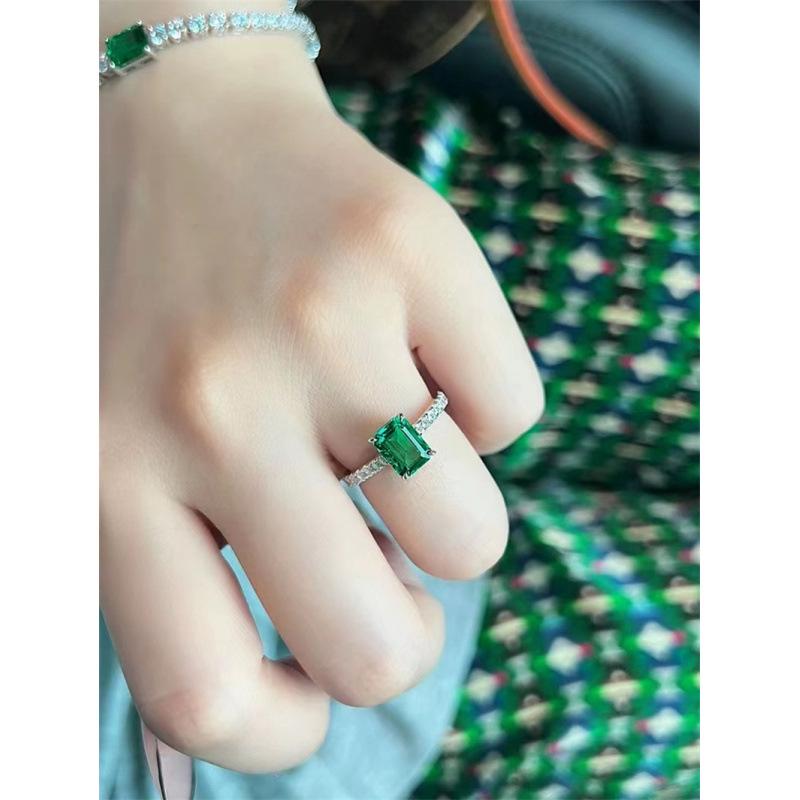 Emerald Gemstone Adjustable Ring: Women s Luxury Fashion Statement for a High-End feel. Adjustable Size