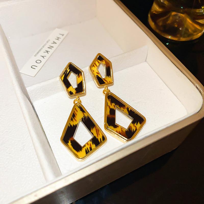 Retro Hong Kong Style Silver Needle Leopard Print Circle Earrings Light Luxury High-end Temperament Earrings Niche Earrings Women