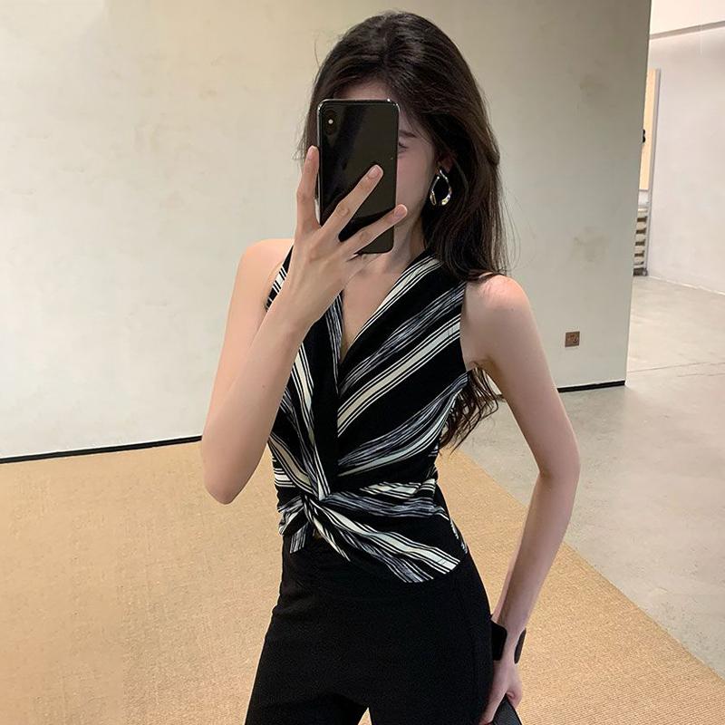 French Retro V-Neck Striped Vest Pleats Irregular Sleeveless Slim Knitted Top For Women
