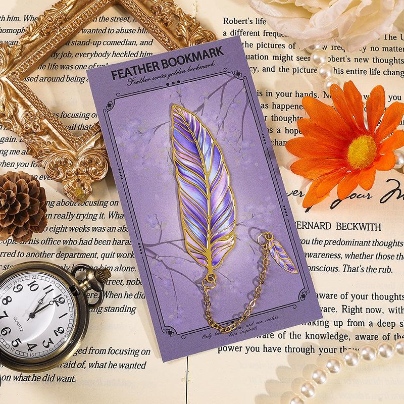 Hot Sale 1Pcs Exquisite Book Page Divider Vintage Feather Gold Stamped Metal Bookmark With Metal Chain Pendant Office Stationery