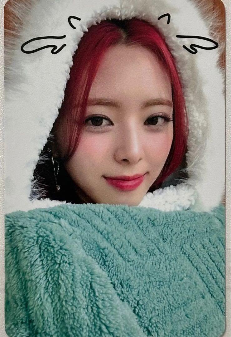 

[USED] ITZY BORN TO BE Yuna kmonstar Taiwanese Chinese Trading Card