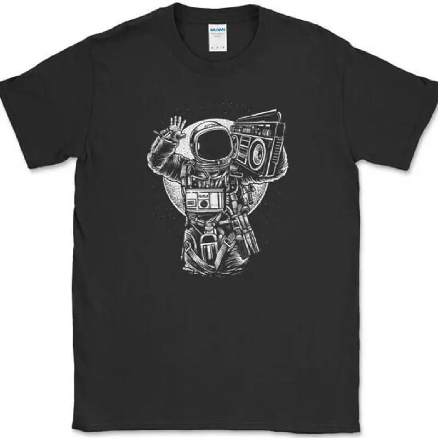 

Astronaut Boombox T-Shirt Funny Sci Fi Space Music DJ Humor Tee XXXXXL різнокольоровий