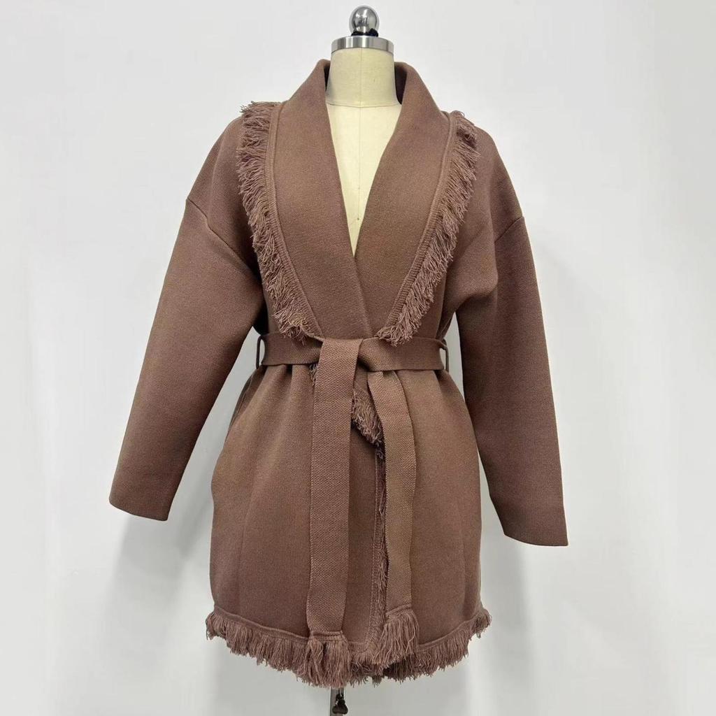 Jesienno-zimowy kardigan sweter płaszcz w kolorze kawy z frędzlami, średniej długości, w stylu retro