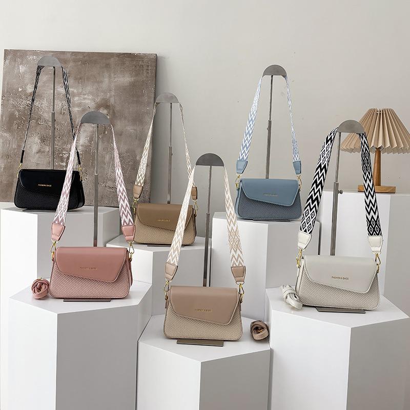 Korean Elegant Fashion: Minimalist 2025 Crossbody Small Square Bag for Women