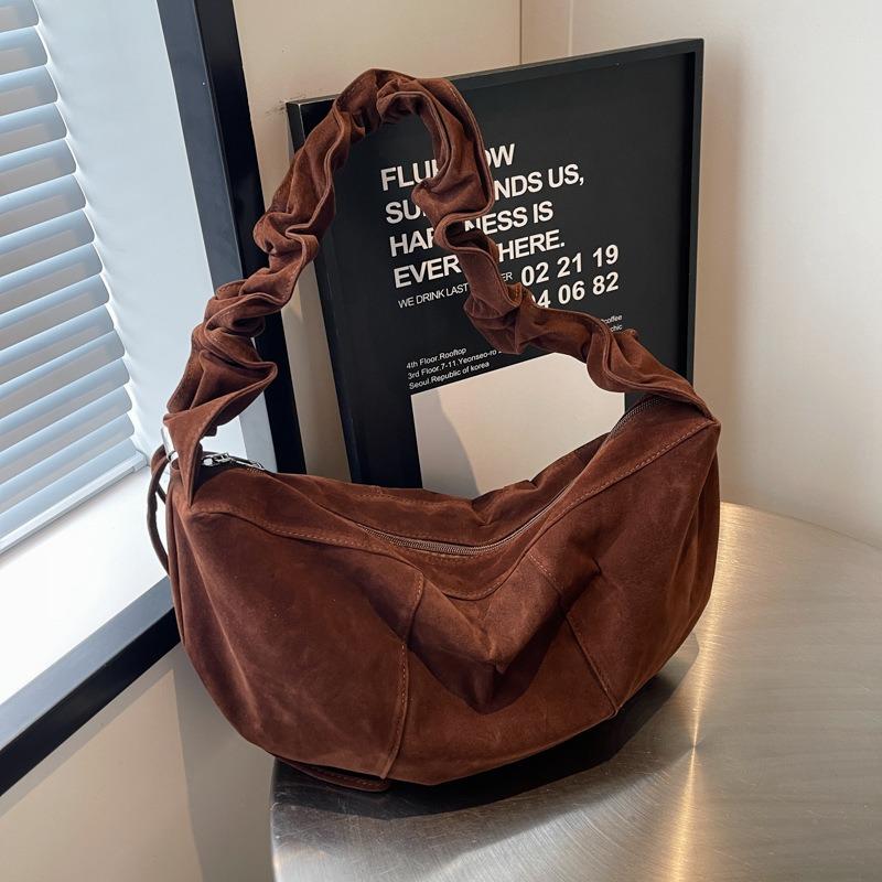 Crossbody bag women's new pleated cloud bag retro velvet dumpling bag casual large-capacity shoulder bag trendy