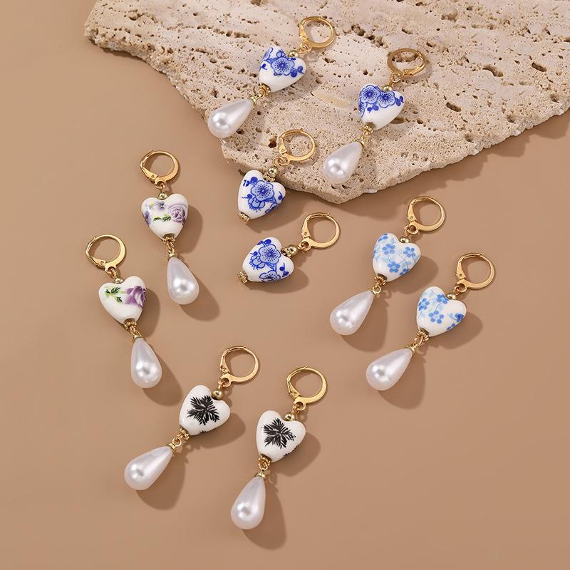 Nový modrobílý porcelánový přívěsek na náušnice ve tvaru konvičky Vintage náušnice s přívěskem v podobě srdce a kuličky Šperky z nerezové oceli