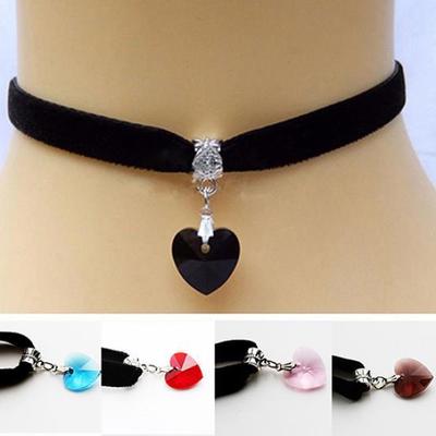 Collana da donna con colletto girocollo con pendente a cuore in velluto gotico retrò con strass