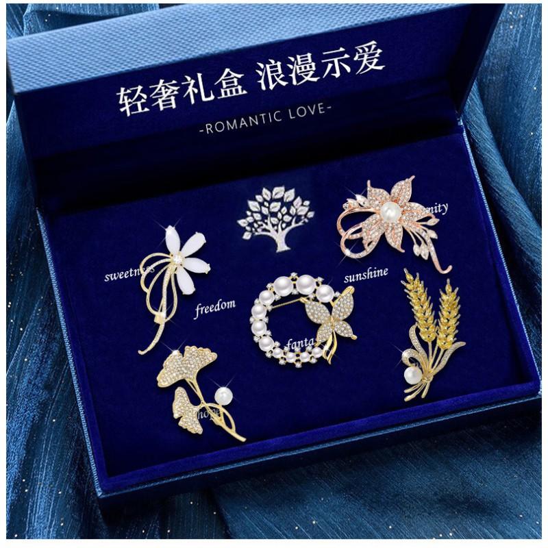 Elegant Floral Brooch Set Women Alloy Flower Rose Silverleaf Pin Collection Luxury Minimalist Accessory Office Wear