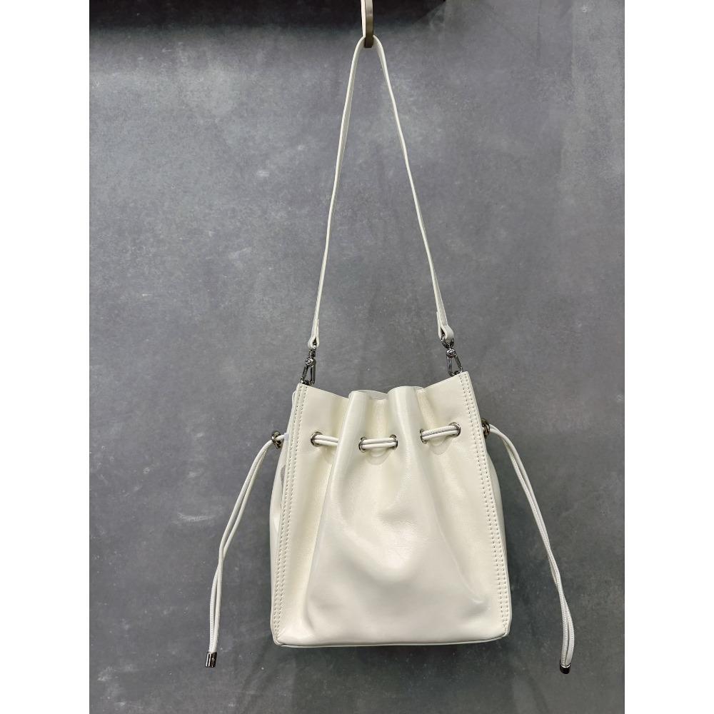 

Simple And Generous Large Capacity Canvas Bag Women s 2025 Casual Lightweight Single Shoulder Bag Korean Version Leisure Bucket Bag Messenger Bag 26x12x22 белый