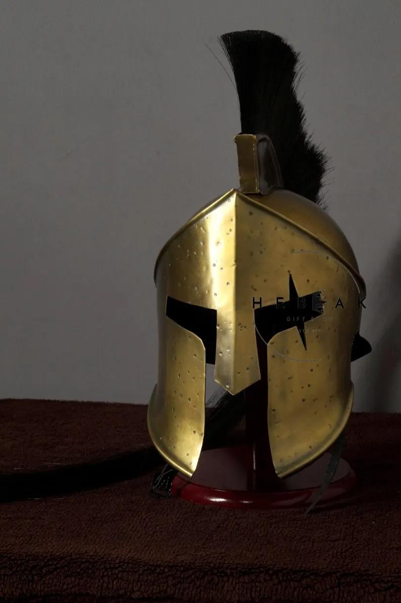 

Battle Damage Spartan Helmet: King Leonidas Medieval Cosplay Helmet золотий