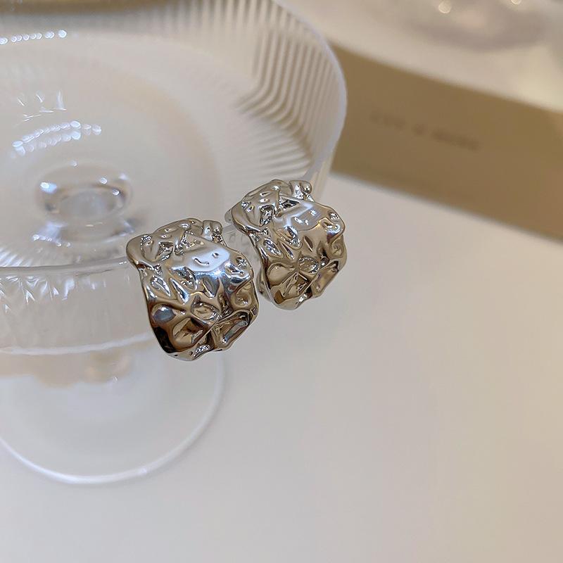 European and American metal wind hollow flower fishtail pearl earrings exaggerated temperament earrings heavy industry earrings