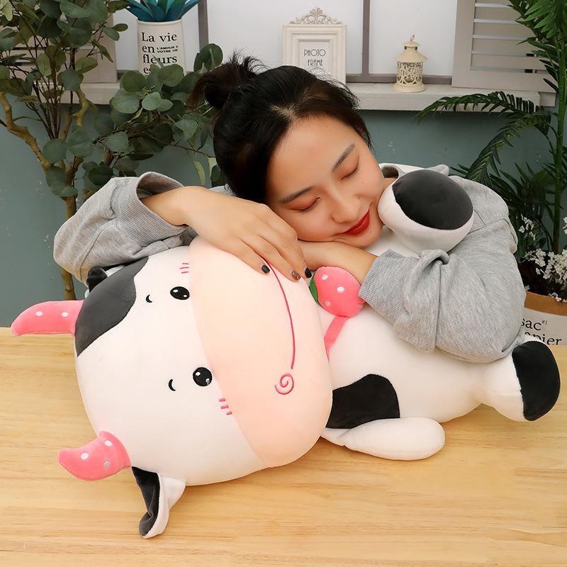 Niedliches weiches Frucht-Kuh-Plüschtier, niedliche Kalb-Rucksackpuppe, Wurfkissen, Kinderpuppe